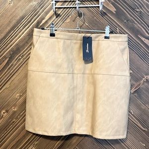 Cream/Tan Faux Leather Mini Skirt. SIZE XL